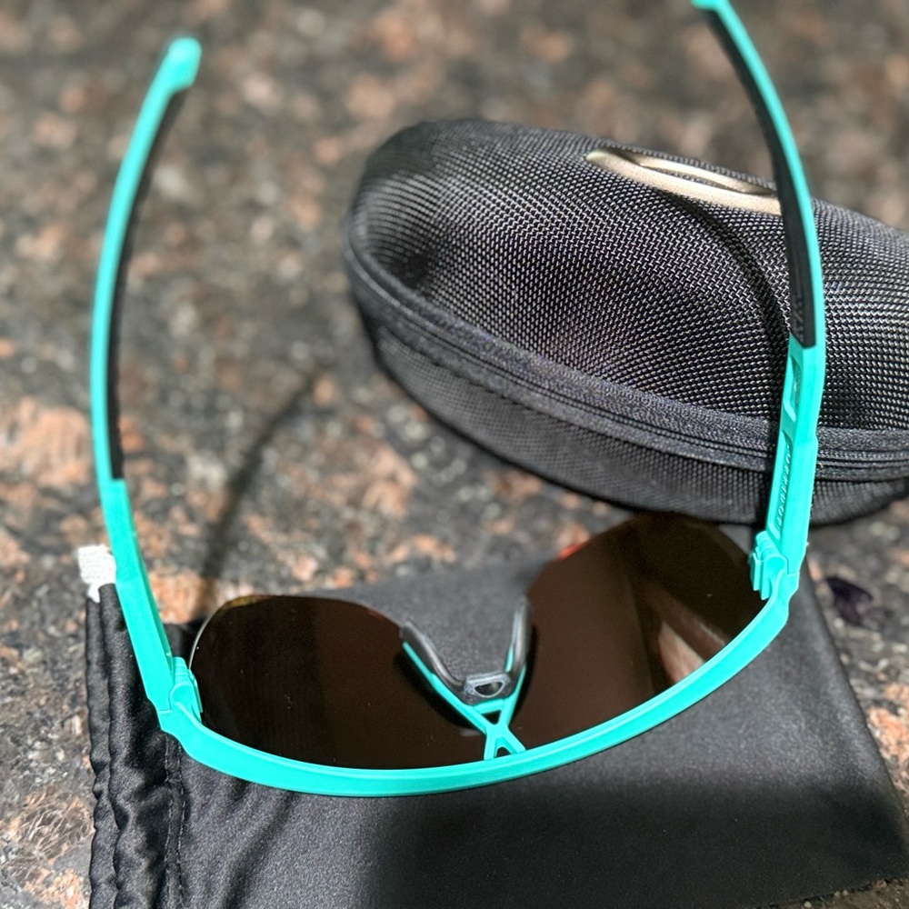 Red Reflective Sunglasses - Picture 4 of 6